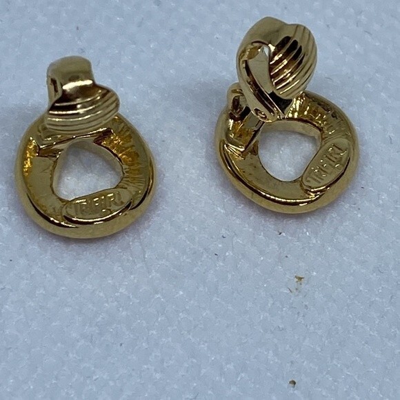 Trifari enamel pink gold clip on vintage 1985 Molly Ringwald Pretty in Pink - Picture 3 of 5